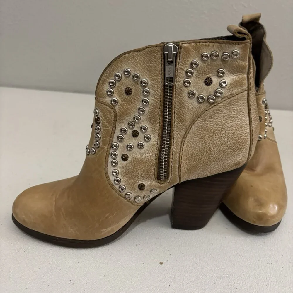 Steve Madden Leather Studded Western Booties Tan  Size 8.5
